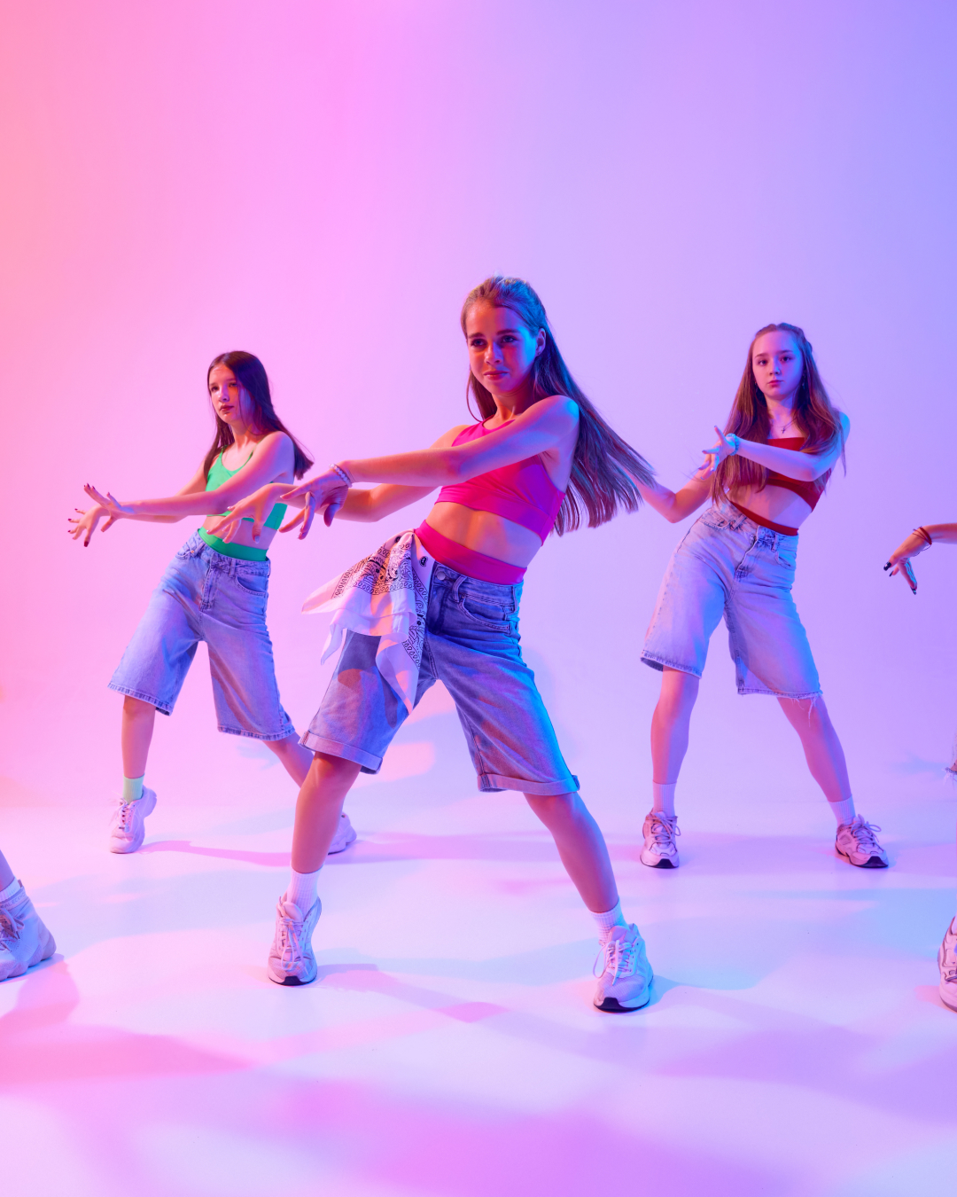 ТАНЦЕВАЛЬНЫЙ ТУР В LETOUT: ПРОВОЖАЕМ ВЕСНУ В РИТМЕ K-POP!